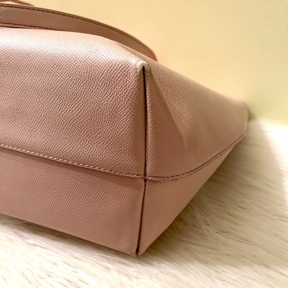 Betsy Johnson Large Strawberry Pink Tote - Picture 5 of 16